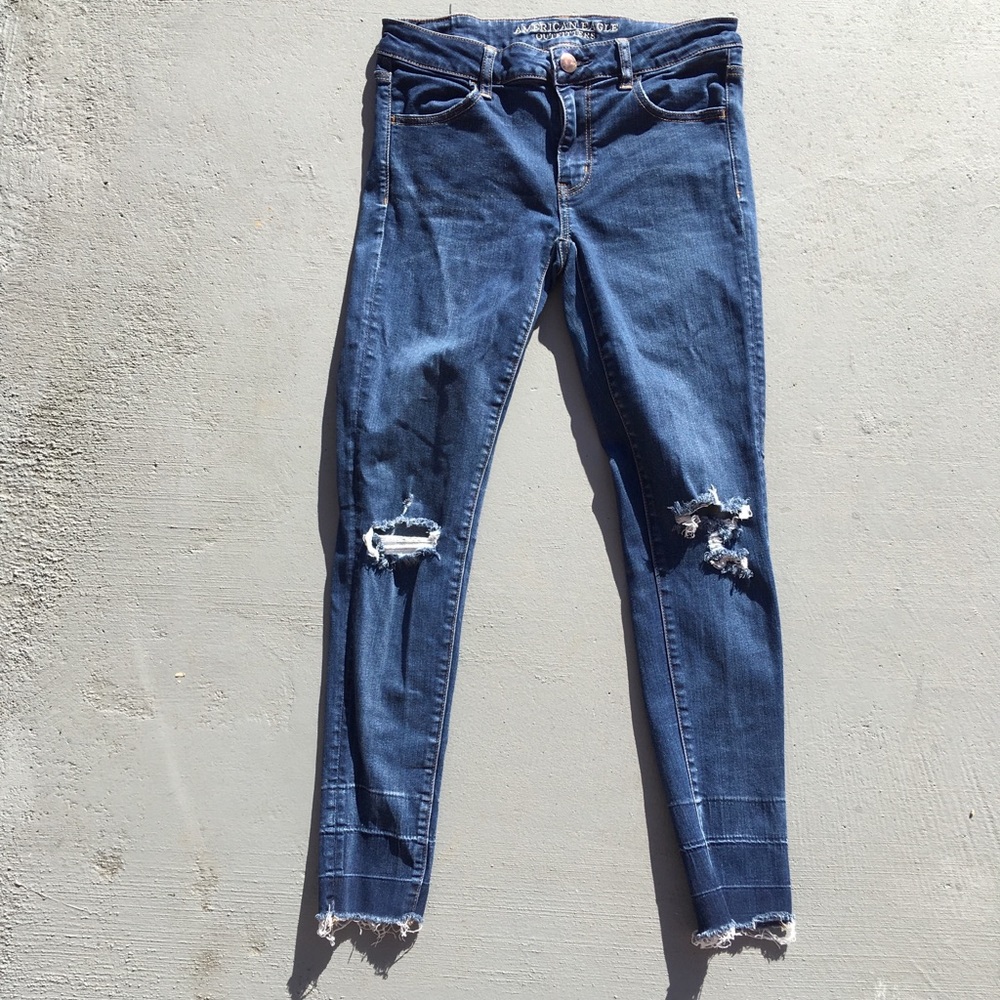 AMERICAN EAGLE ripped skinny jeans